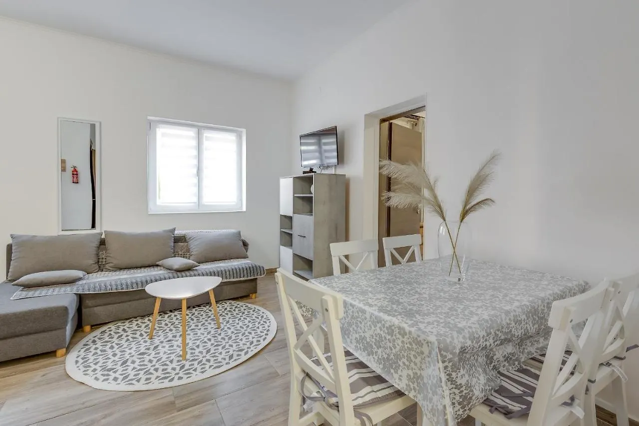 Apartments Kekec Umag Guest house